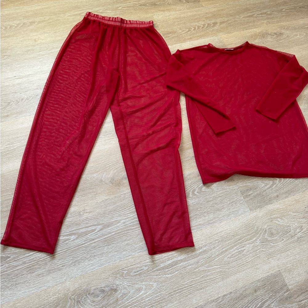 Red mesh 2 piece set. Size S